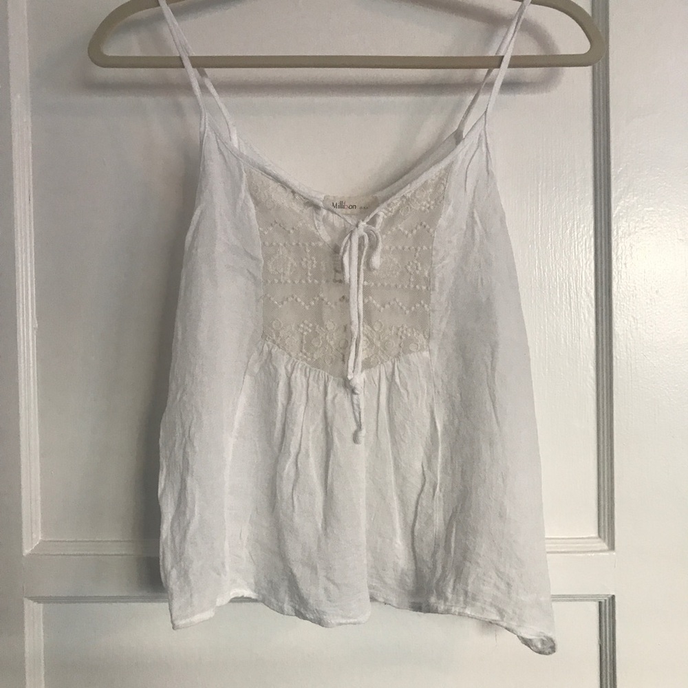 Flowy White Tank w/lace